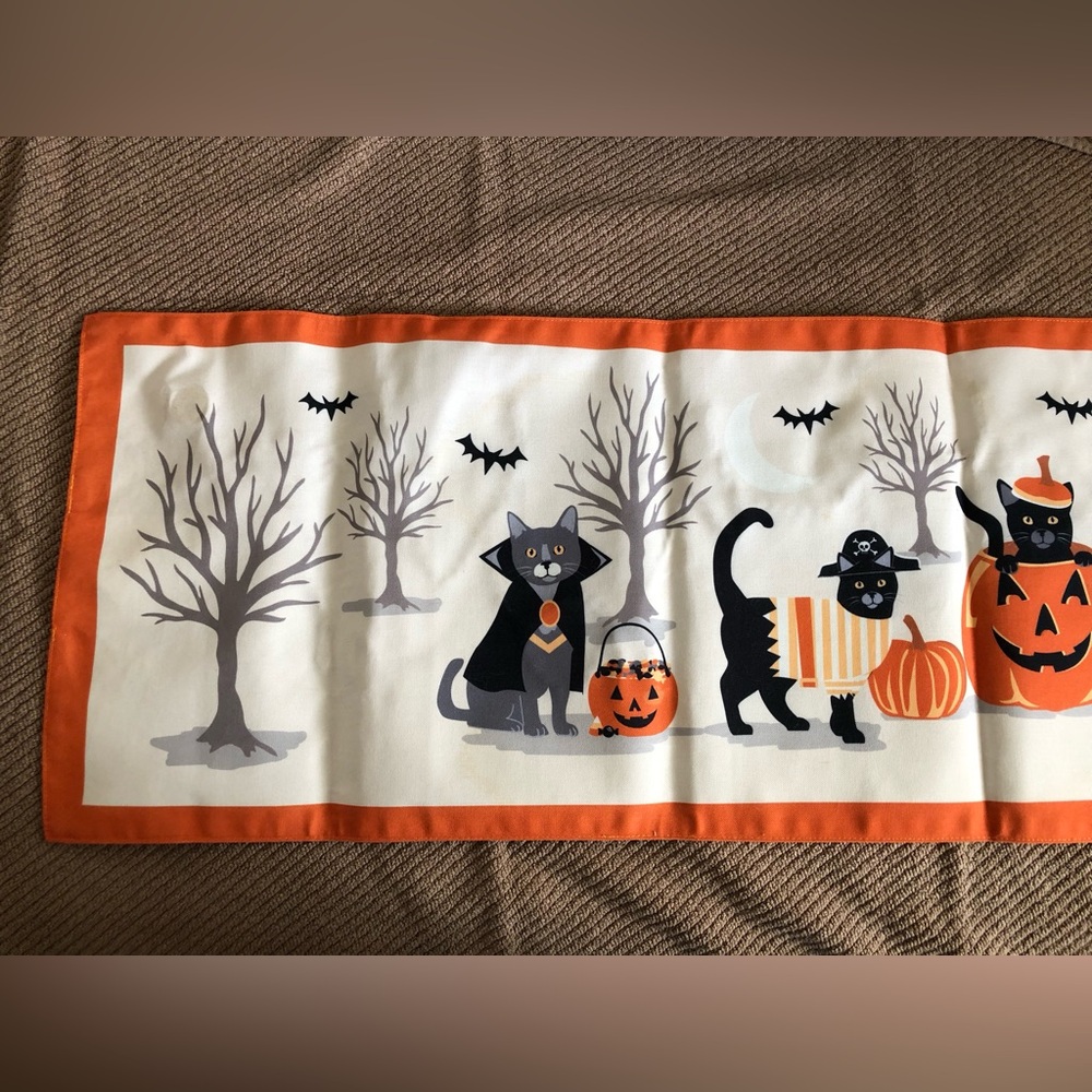 Lighted Halloween Cats Table Runner, Battery Powered, EUC
